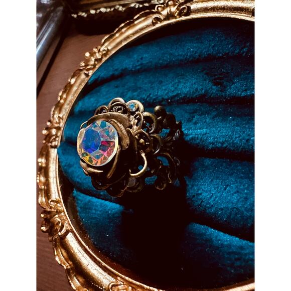 Vintage Adjustable Aurora Borealis Crystal Flower Ring Brass Filigree Size 7+ - Picture 9 of 10